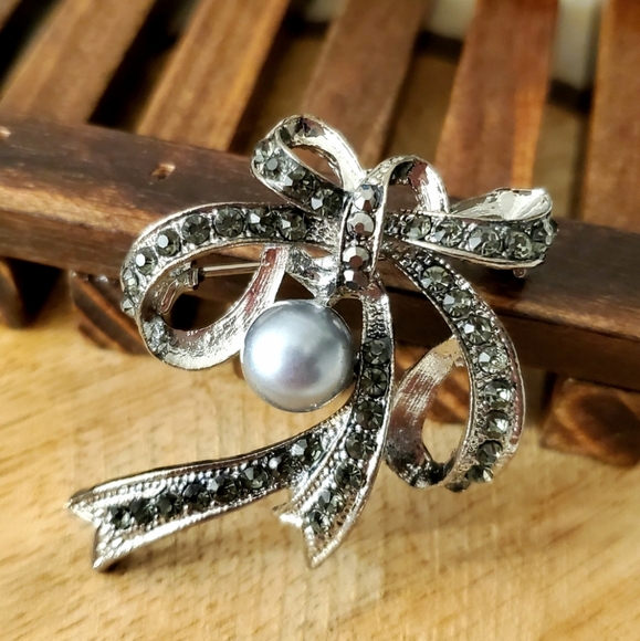 NEW Ribbon Pearl Brooch or Pendant for Necklace - Picture 2 of 6